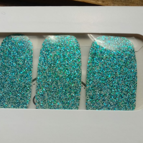 💙Retired Color Street Blue Lagoon glitter set - Picture 3 of 6